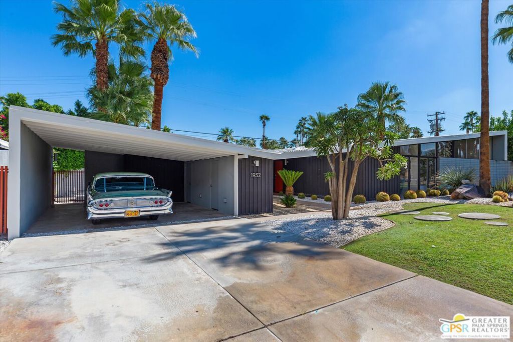 Photo of 1932 S Navajo Drive, Palm Springs, CA 92264 (MLS # 25595981PS)
