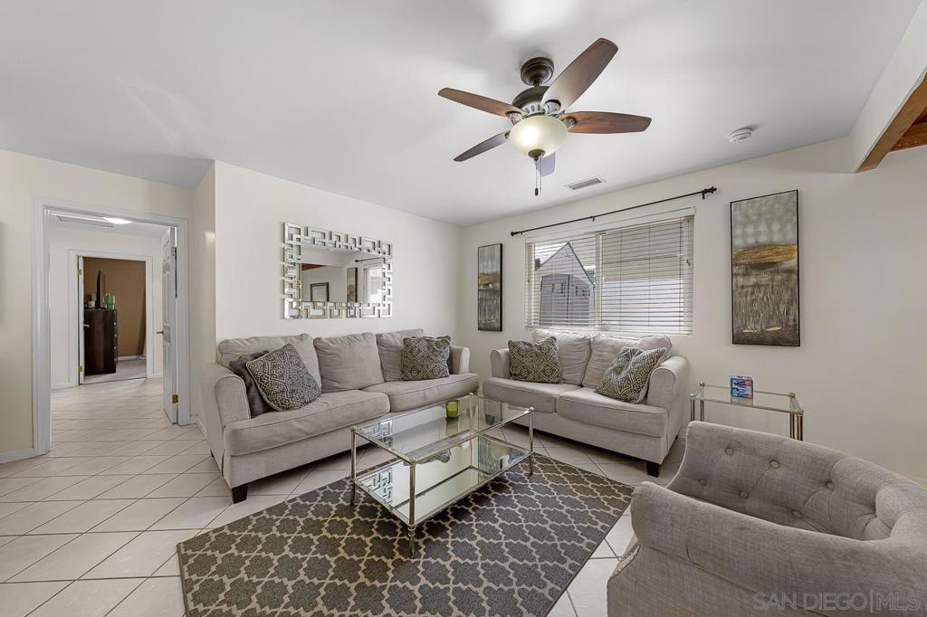922 Denise Ln