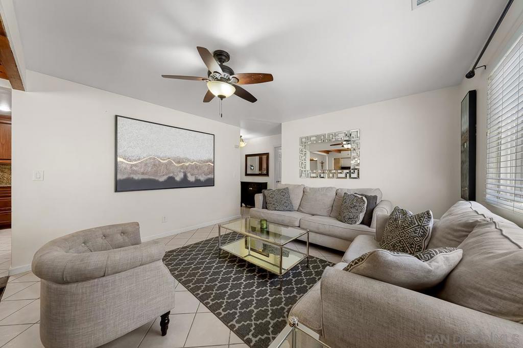 922 Denise Ln