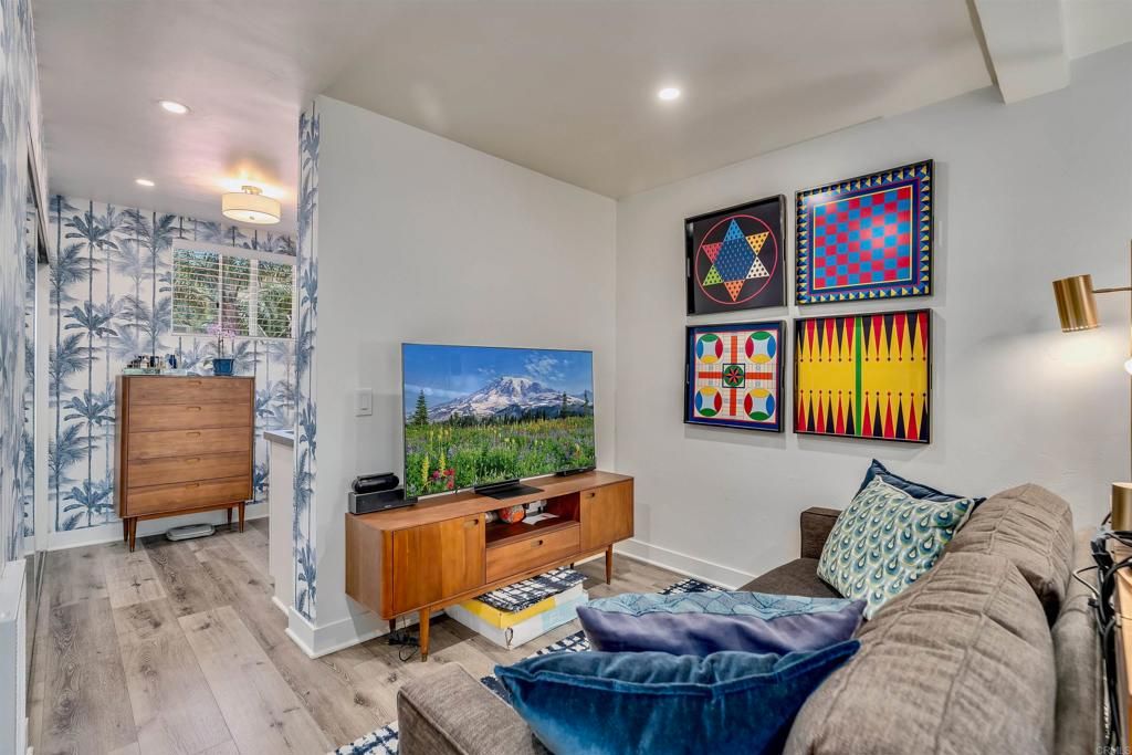 listing image 130721785264970704641
