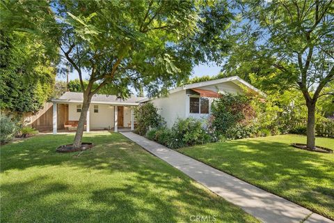 Tiny photo for 22637 Covello, West Hills, CA 91307 (MLS # SR26029160)