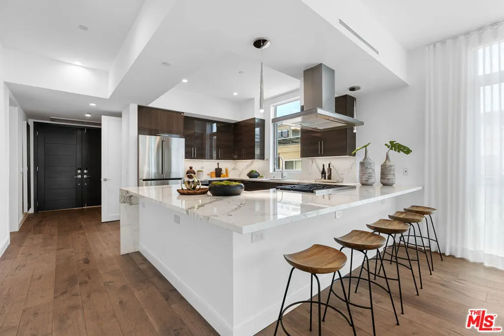 Beverly Hills, California 90210, United States, 2 Bedrooms Bedrooms, ,3 BathroomsBathrooms,Residential,Active,201795