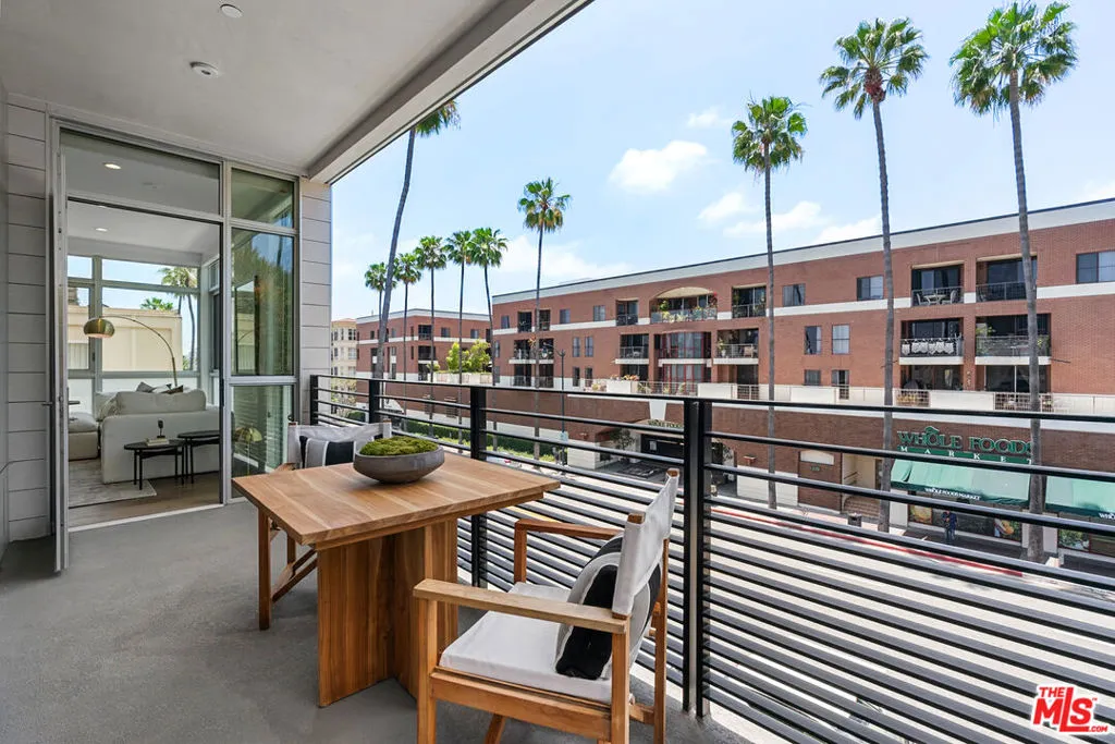 Beverly Hills, California 90210, United States, 2 Bedrooms Bedrooms, ,3 BathroomsBathrooms,Residential,Active,201795