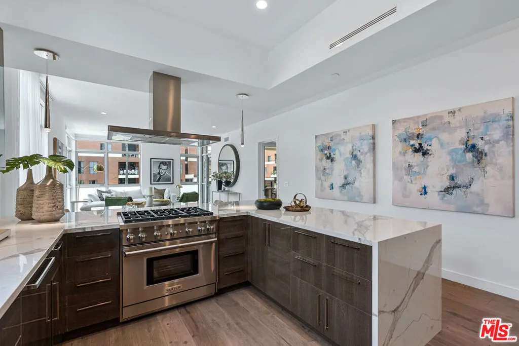 Beverly Hills, California 90210, United States, 2 Bedrooms Bedrooms, ,3 BathroomsBathrooms,Residential,Active,201795