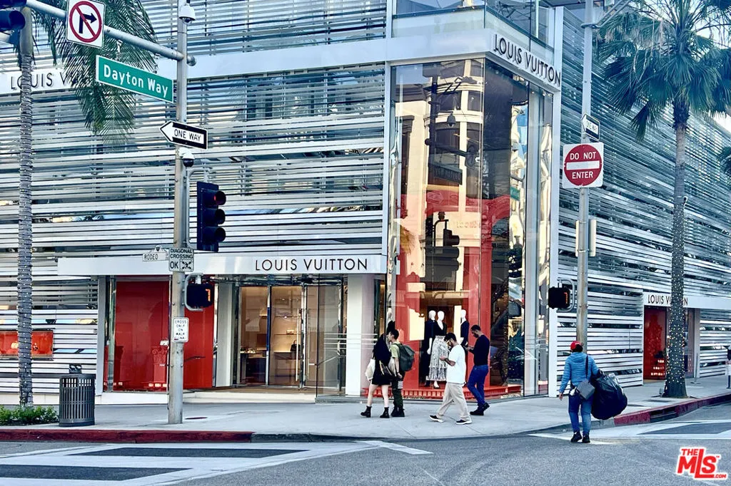 Beverly Hills, California 90210, United States, 2 Bedrooms Bedrooms, ,3 BathroomsBathrooms,Residential,Active,201795