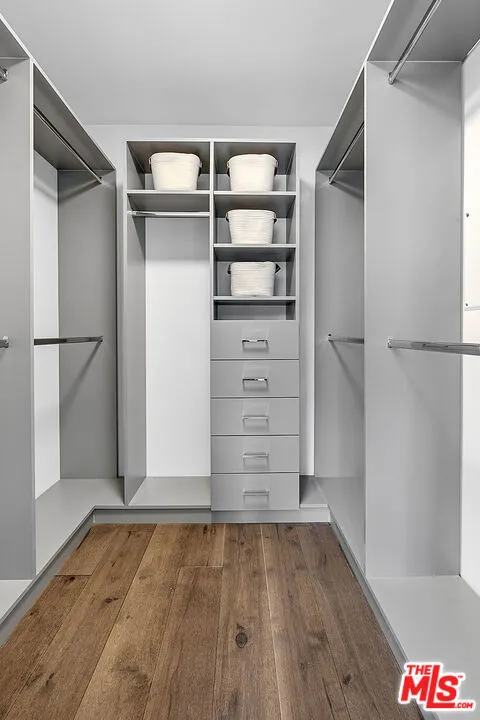 Beverly Hills, California 90210, United States, 2 Bedrooms Bedrooms, ,3 BathroomsBathrooms,Residential,Active,201795