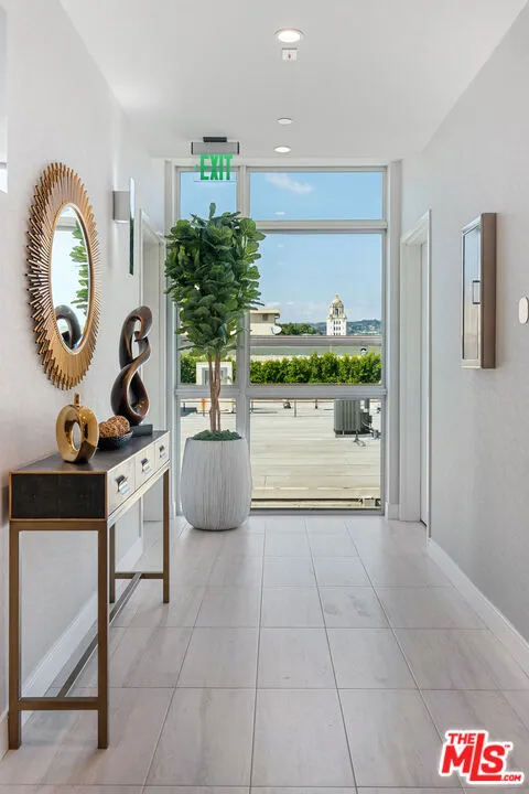 Beverly Hills, California 90210, United States, 2 Bedrooms Bedrooms, ,3 BathroomsBathrooms,Residential,Active,201795