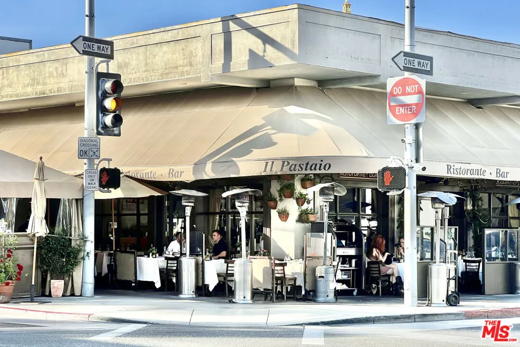 Beverly Hills, California 90210, United States, 2 Bedrooms Bedrooms, ,3 BathroomsBathrooms,Residential,Active,201795