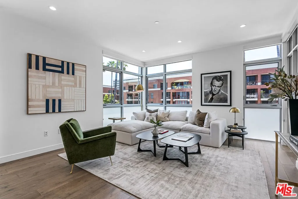 Beverly Hills, California 90210, United States, 2 Bedrooms Bedrooms, ,3 BathroomsBathrooms,Residential,Active,201795