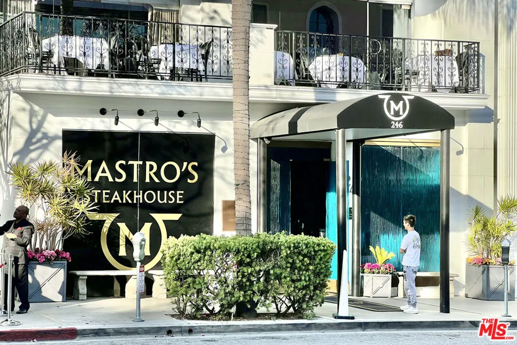 Beverly Hills, California 90210, United States, 2 Bedrooms Bedrooms, ,3 BathroomsBathrooms,Residential,Active,201795