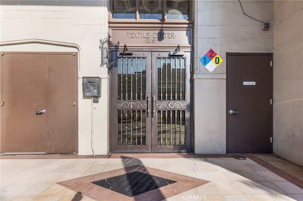 Photo of 315 E 8th St, Los Angeles, CA 90014 (MLS # IV25271855)