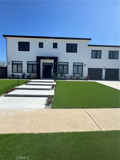 14142 Dall LN Tustin CA 92780