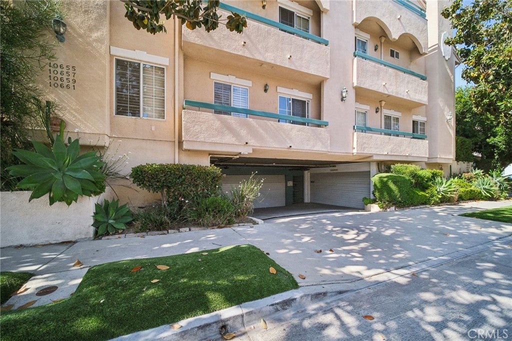 10659 Bloomfield Street, Toluca Lake CA 91602