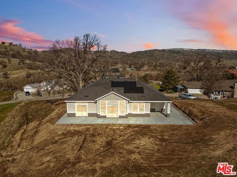 Photo of 28701 Delaware Drive, Tehachapi, CA 93561 (MLS # 26656913)