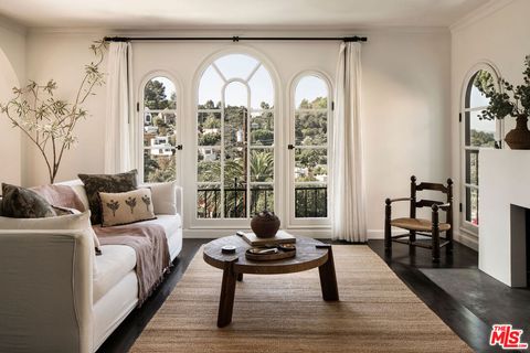 Photo of 1122 Berkeley Drive, Glendale, CA 91205 (MLS # 26666247)