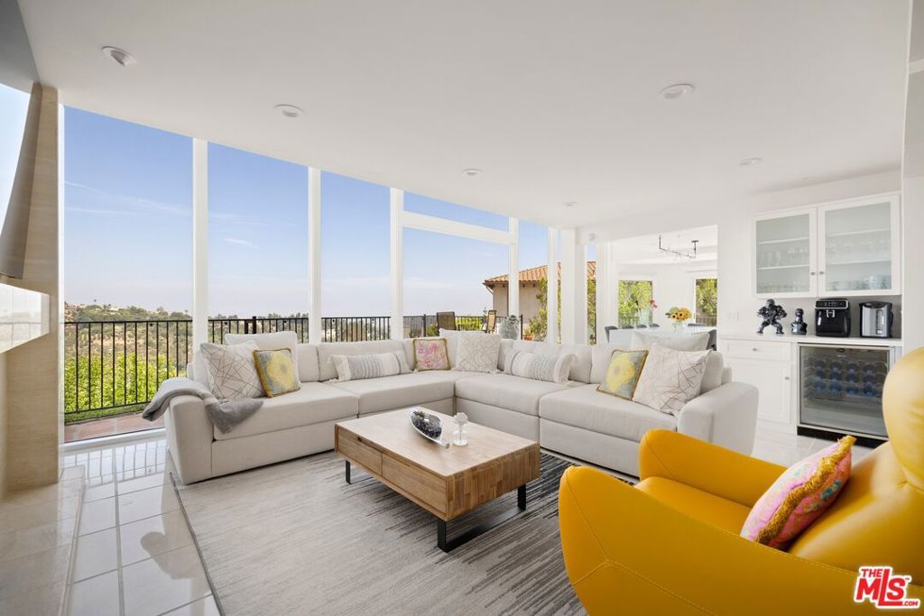 Photo of 1244 Stradella Road, Los Angeles, CA 90077 (MLS # 26635957)