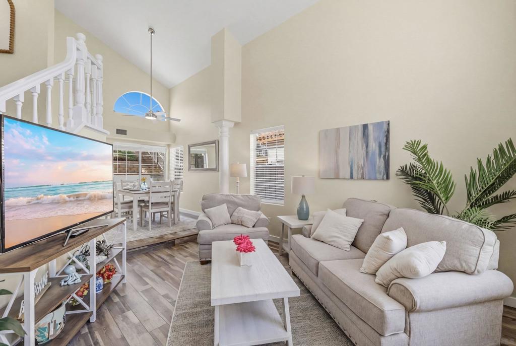 1772 Avenida Segovia