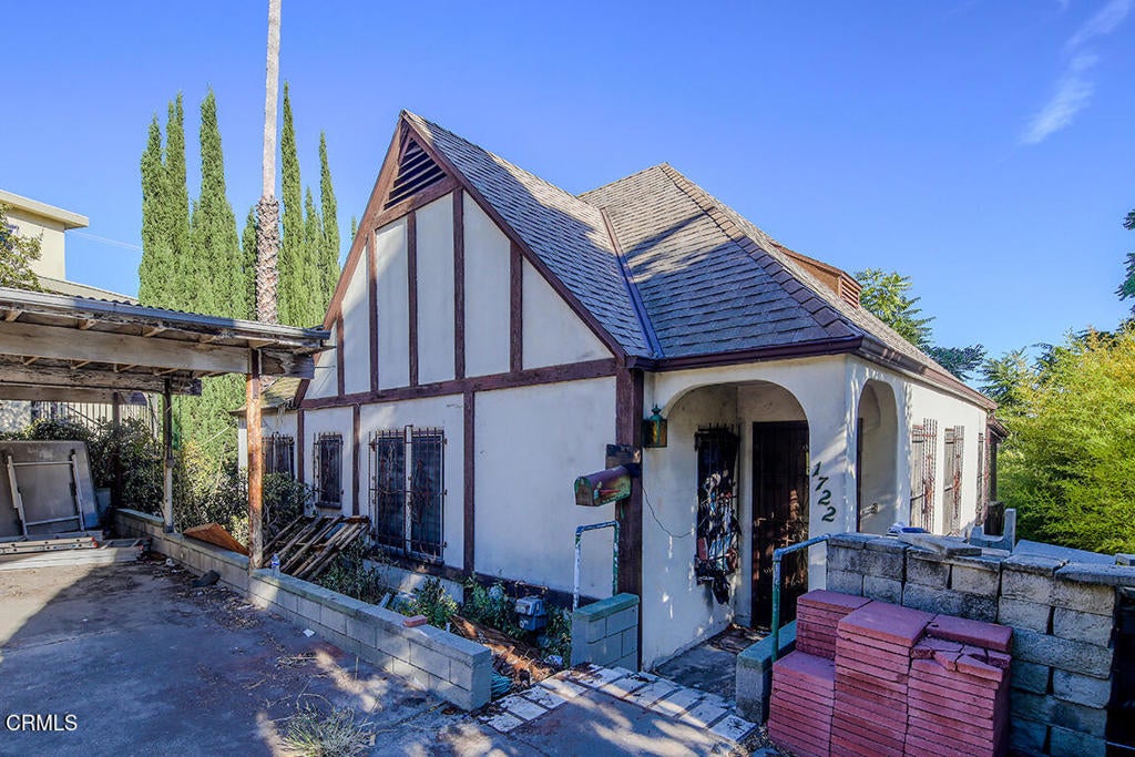Photo of 1722 Redesdale Avenue, Los Angeles, CA 90026 (MLS # P1-28353)