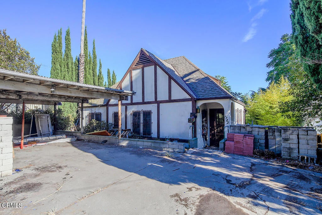 Photo of 1722 Redesdale Avenue, Los Angeles, CA 90026 (MLS # P1-28353)