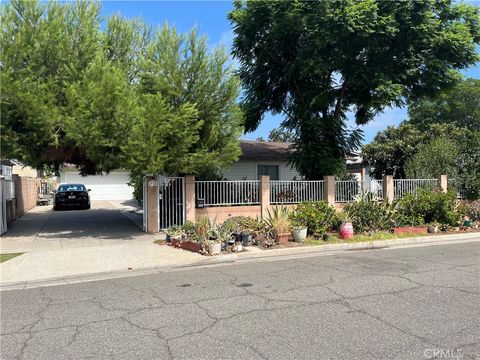 Photo of 2515 E Orange Grove Ave Ave, Orange, CA 92867 (MLS # OC25225566)