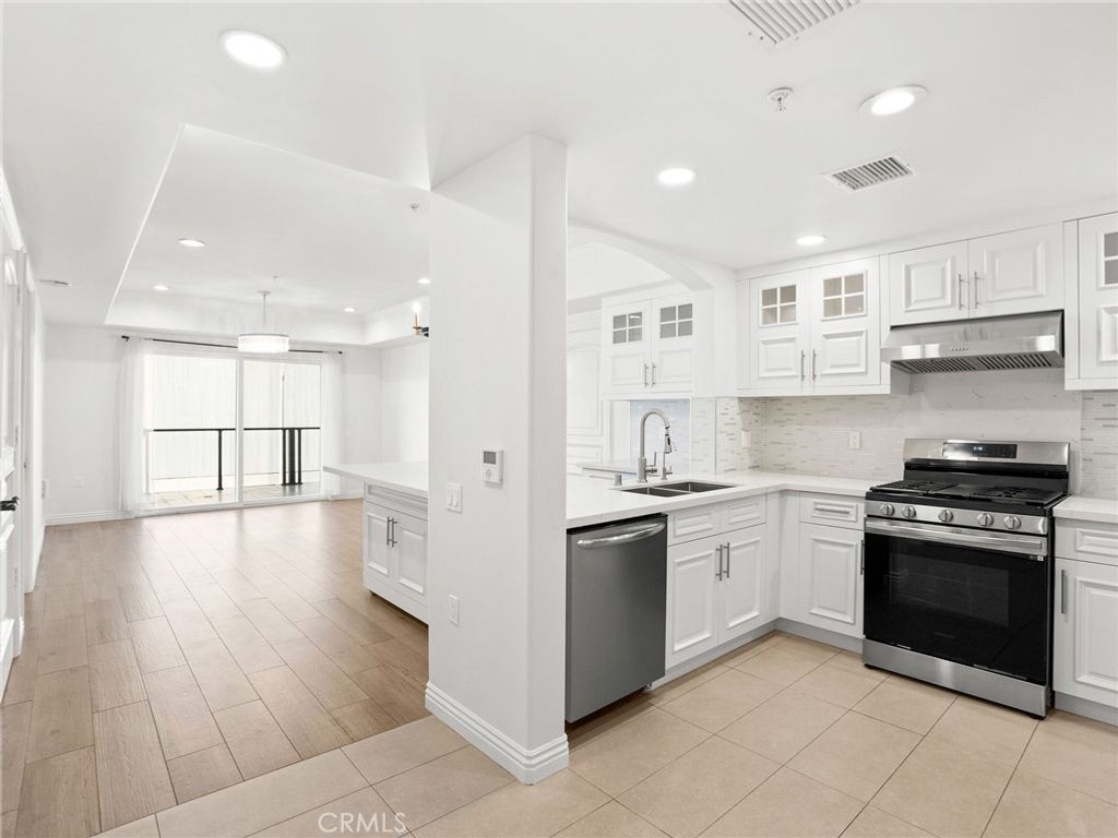 Photo of 1598 Long Beach Blvd, Long Beach, CA 90813 (MLS # OC26056222)