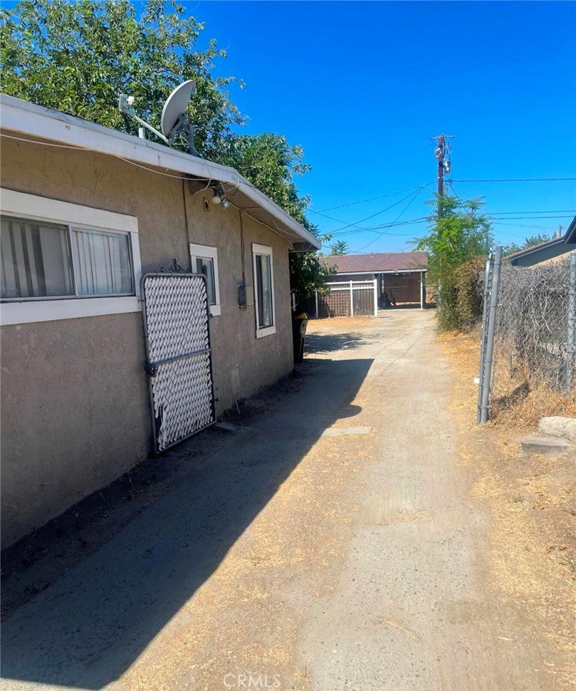 588 S Rosario Ave