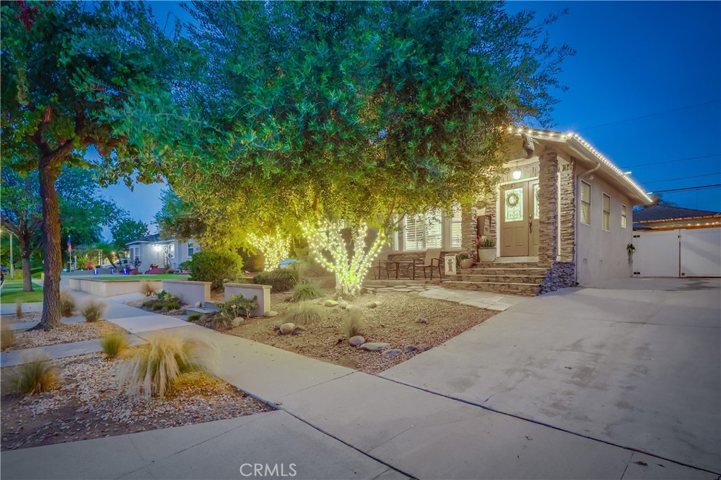 5833 Yearling Street