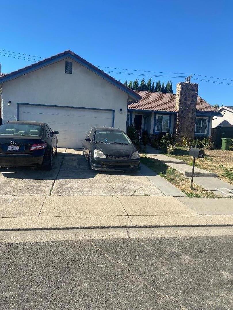 Charming Bungalow house in a nice location. Steel fence around the pool for kids safety. Needs TLC.
