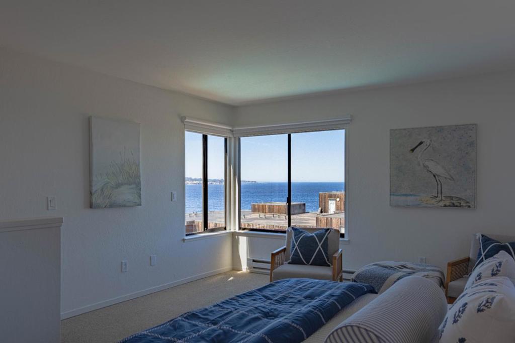 125 Surf Way 438