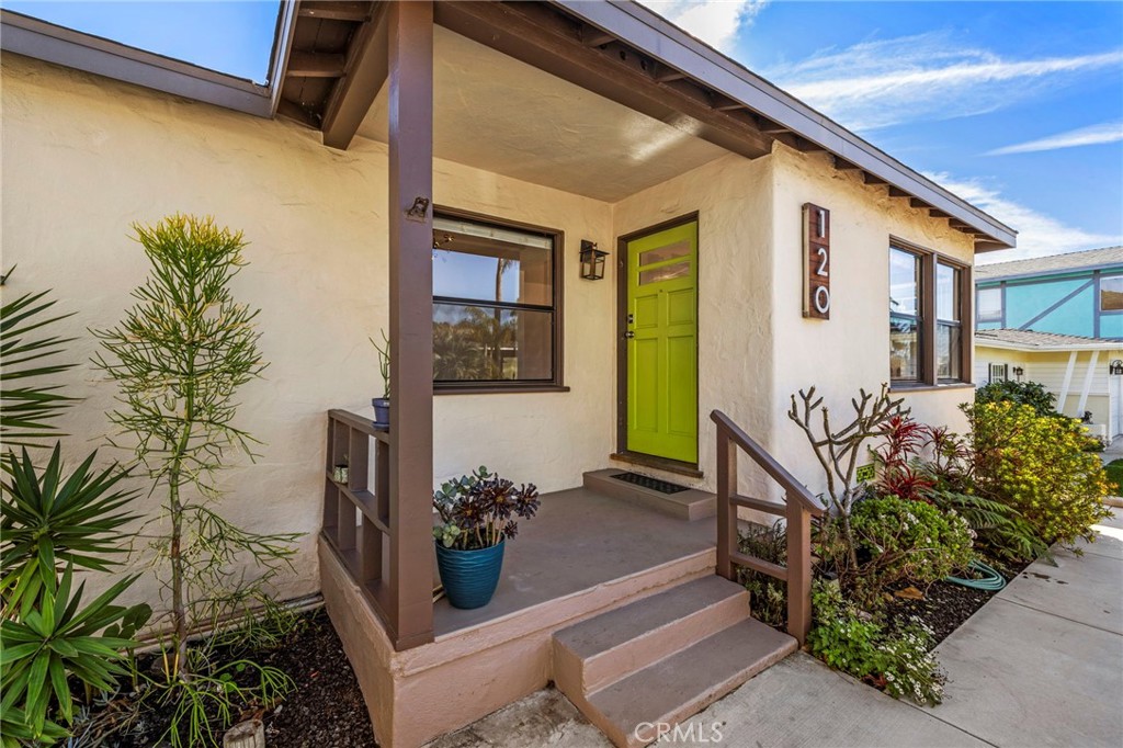 120 Avenida Santa Inez