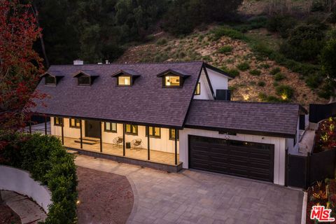 Photo of 6427 Tahoe Drive, Los Angeles, CA 90068 (MLS # 26632303)