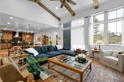 Photo of 826 Pine Meadow Court, Big Bear, CA 92315 (MLS # 219131044DA)