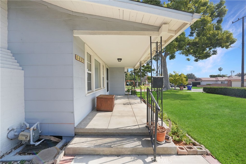 3837 Mountain View Avenue