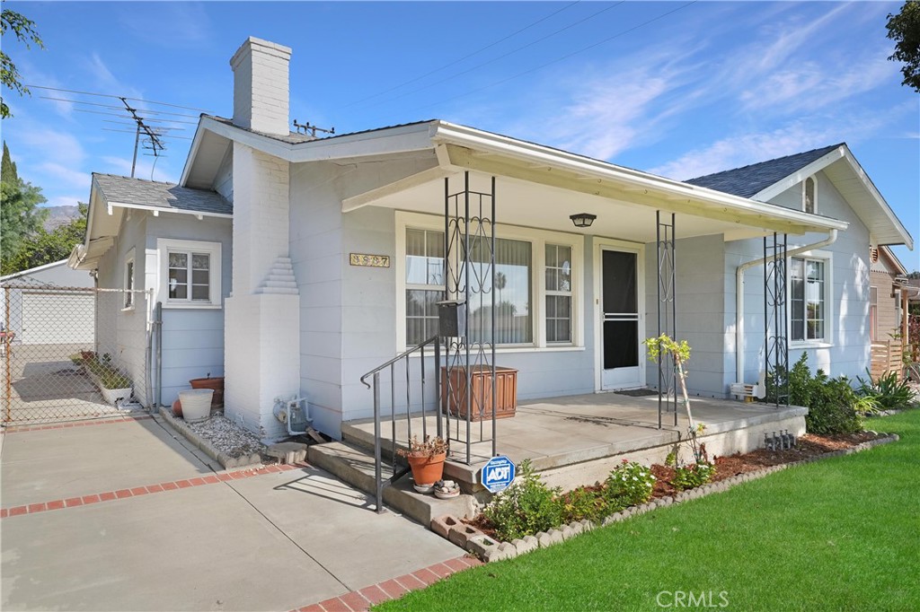 3837 Mountain View Avenue
