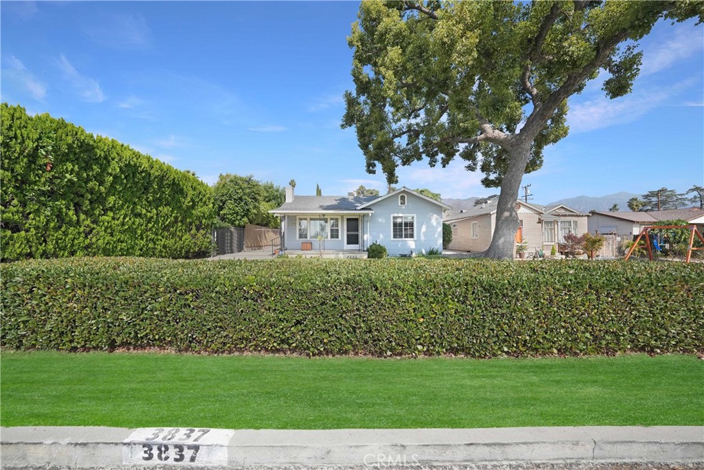 3837 Mountain View Avenue