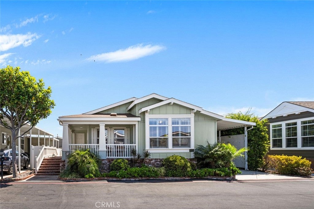 16422 Poipu Ln