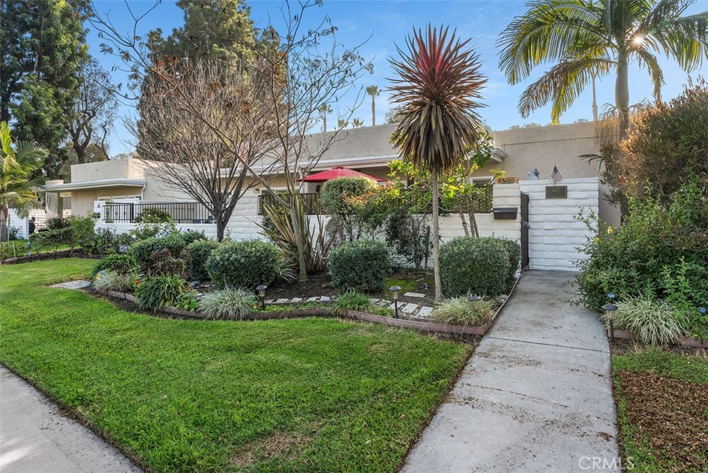 947 Avenida Carmel F