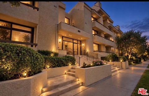 Photo of 5237 Newcastle Avenue #106, Encino, CA 91316 (MLS # 26998901)