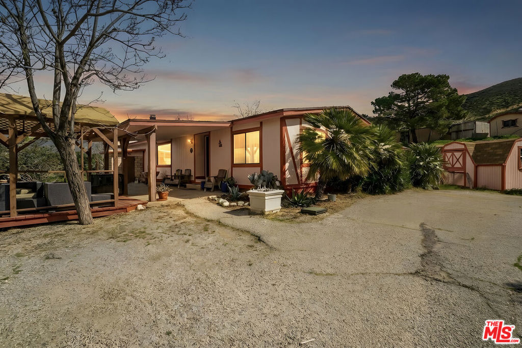 11426 Sierra Highway