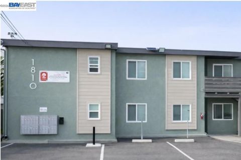 Photo of 1810 1810 E 25th St, Oakland, CA 94606 (MLS # 41126606)