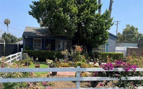 1533 e 1st orange ca 92701