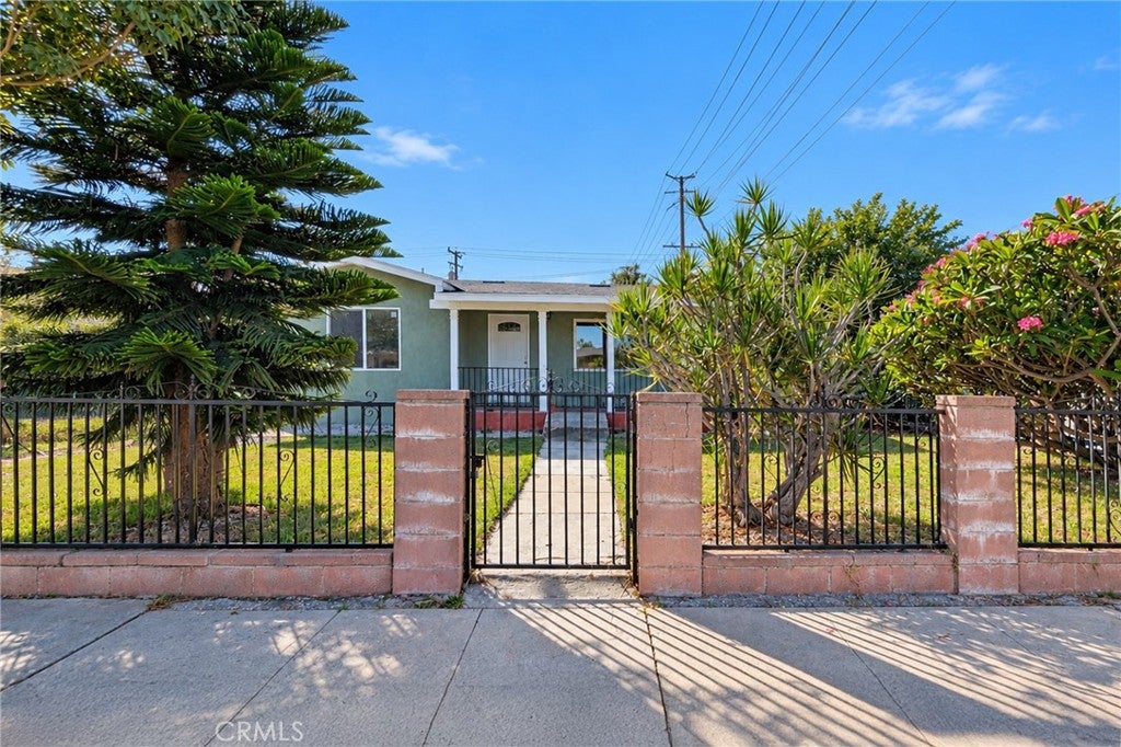 3700 E 55th
