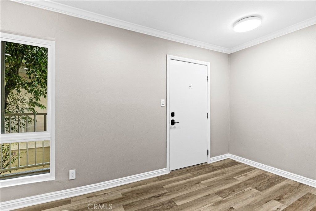 Photo of 5320 Zelzah Ave. Ave #214, Encino, CA 91316 (MLS # SR26053085)