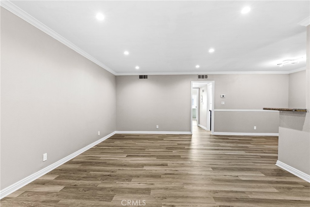5320 Zelzah Ave. 214