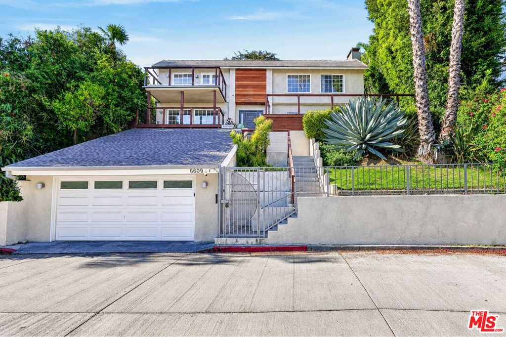 Photo of 6609 Whitley Terrace, Los Angeles, CA 90068 (MLS # 26999537)