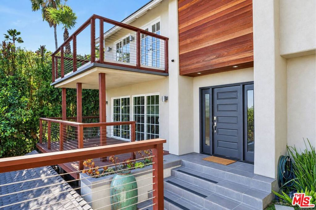 Photo of 6609 Whitley Terrace, Los Angeles, CA 90068 (MLS # 26999537)