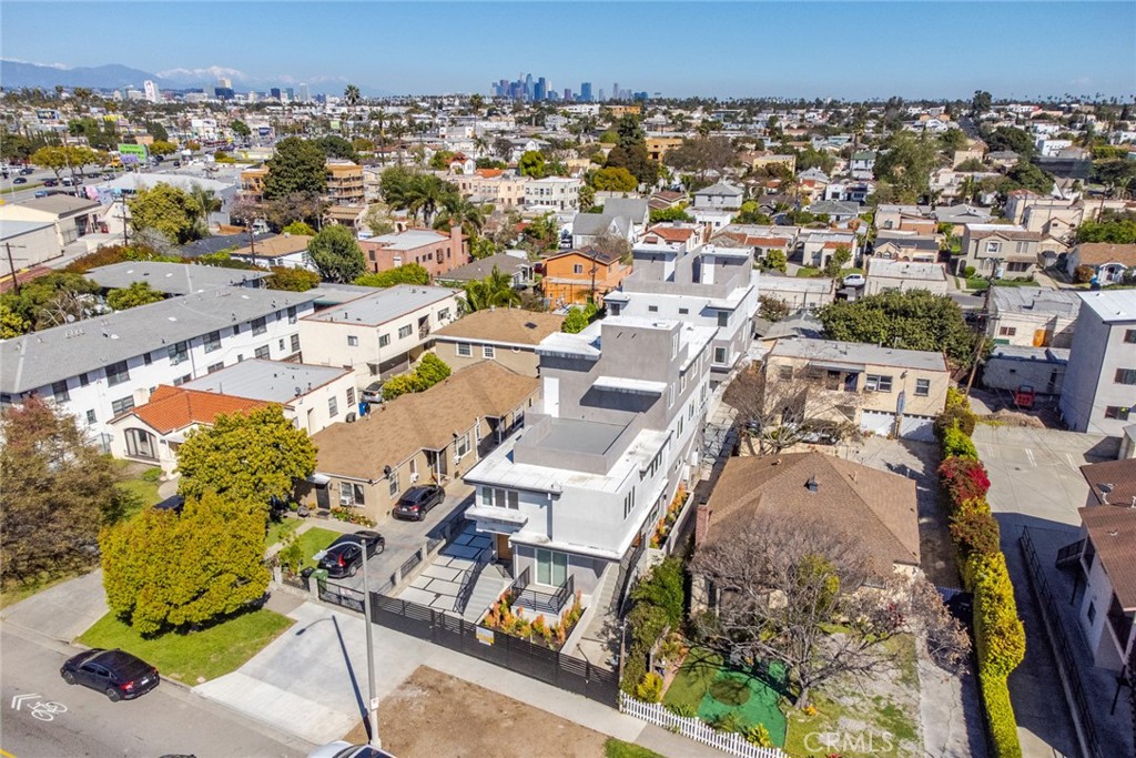 Move-in incentive of 1 month free! Listing Price of $5,867 takes into account the 1 month move in credit. Lease price is $6,400.
MASSIVE 5 bedroom townhome! Amazing views and tons of windows throughout! PRIVATE rooftop, perfect for this summer! 2 parking spots included! Massive unit, over 2,000 sf! New designer finishes townhome, you won’t want to miss it! Absolutely stunning Modern Home in the most upcoming pocket of Mid City/West Adams.
Live less than 12 minutes ($10 Uber Ride) from trendy Downtown Culver City + the Culver City Arts District plus the brand new Cumulus Development! You're MINUTES from the hippest restaurants + bars in town, like Father's Office, Pasta Sisters, Blue Bottle Coffee, Mandrake, Honey Kettle, CAVA, Bondi Harvest, The Culver Hotel + way way more! Walking distance to the nearby Target, as well as the Midtown Shopping Center!
Every convenience located within a mile! This is the PERFECT in-between for anyone commuting to opposite ends of LA.
Other perks this home has to offer besides the amazing location, privacy + being completely brand new include:
2 Parking Spots
Large Patio Decks plus a private rooftop
High Ceilings
Large open floor plan
Premium Custom Kitchen Cabinets with Sleek Finishes
Huge Windows Flooding the Unit with Natural Light
Designer Tile + Fixtures
Rain Shower Heads
Large Balcony off Living Area
Central Air Conditioning + Heating
Amazing views throughout the entire unit