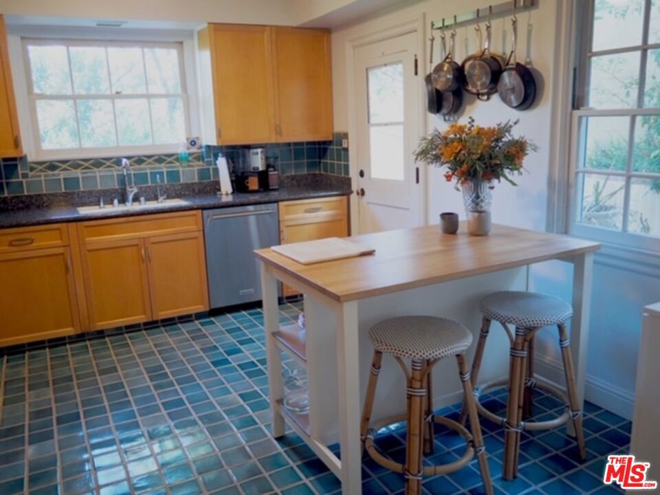 PRIME STUDIO CITY SOUTH - Residential Lease