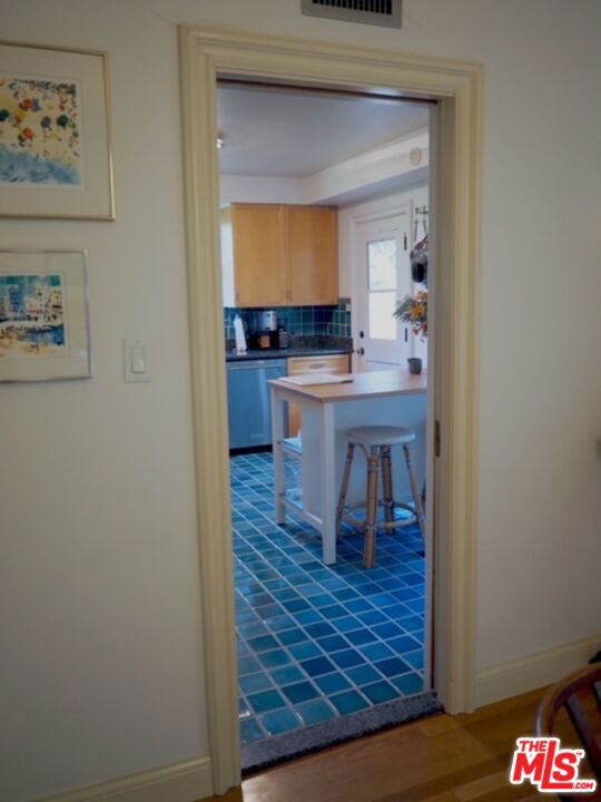 PRIME STUDIO CITY SOUTH - Residential Lease