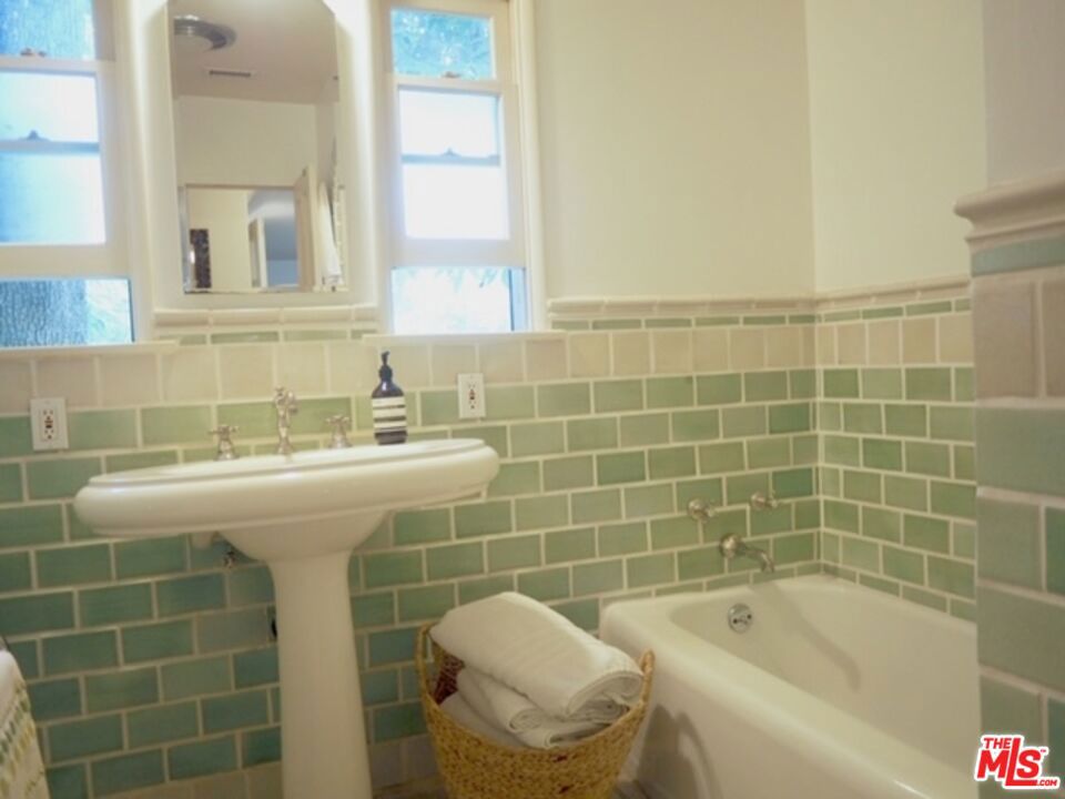 PRIME STUDIO CITY SOUTH - Residential Lease